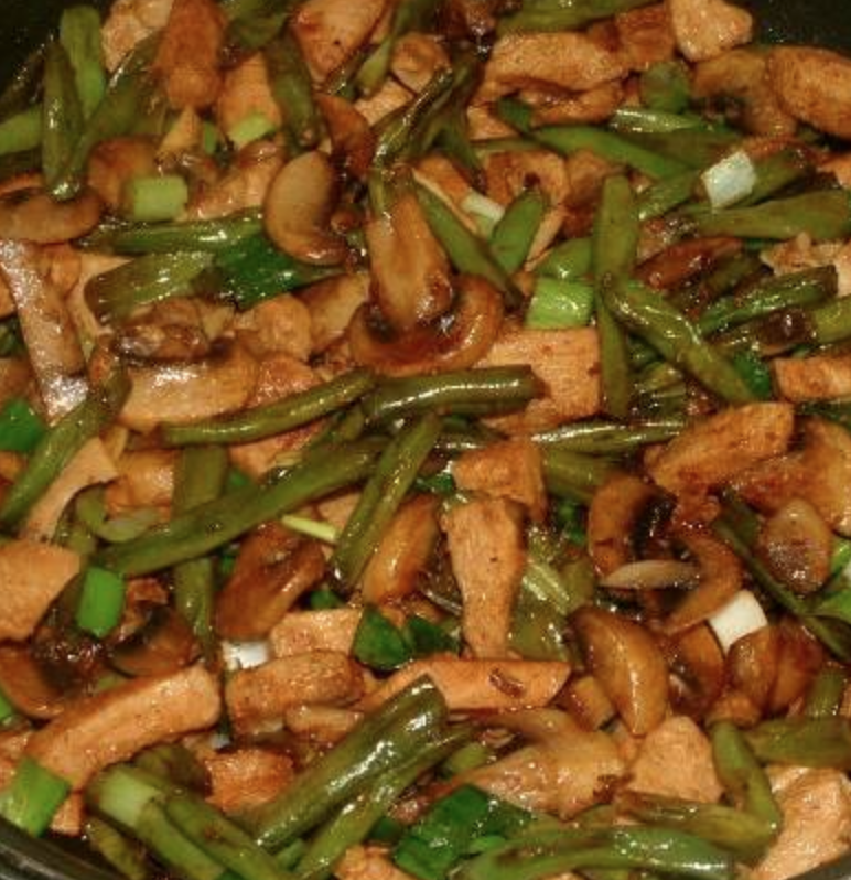 Surinaamse-Hindoestaanse sperziebonen met kip